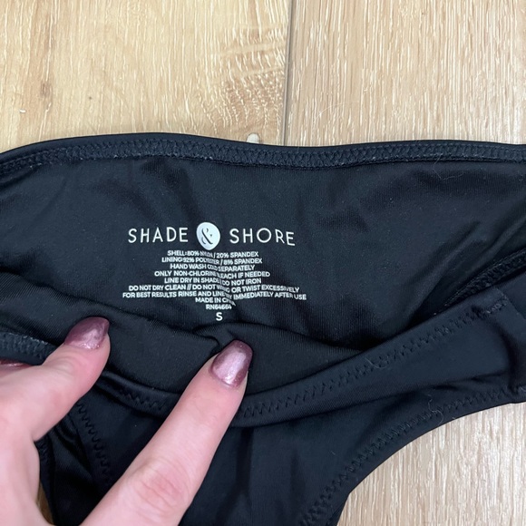 Bikini - Picture 2 of 2